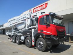 NUOVO Iveco T-WAY 510 rosso con betonpompa CIFA MK 32-PB808